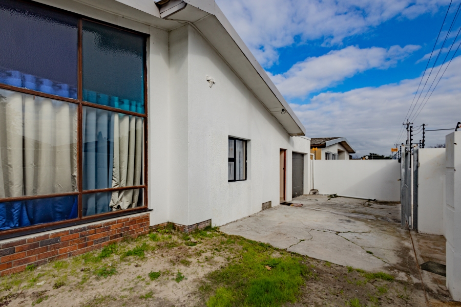7 Bedroom Property for Sale in Parow Valley Western Cape